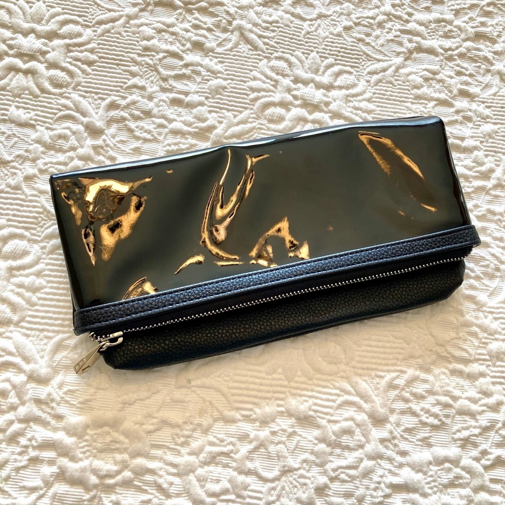Thirty-One Clutch
